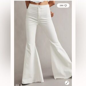 WE THE FREE JUST FLOAT ON FLARE JEANS WHITE SZ 29